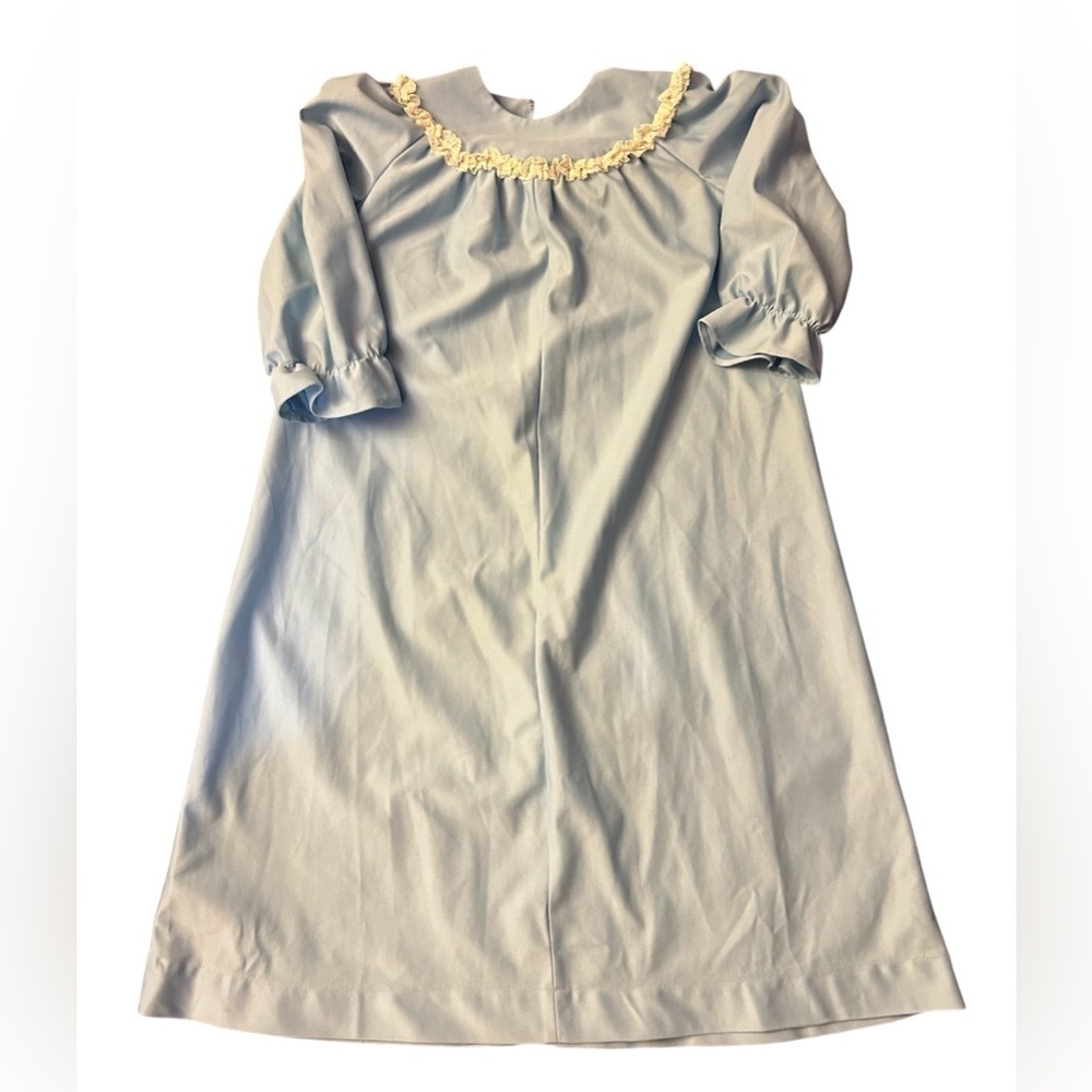 Vintage night gown blue looks to be hand made size is as shown beautiful piece